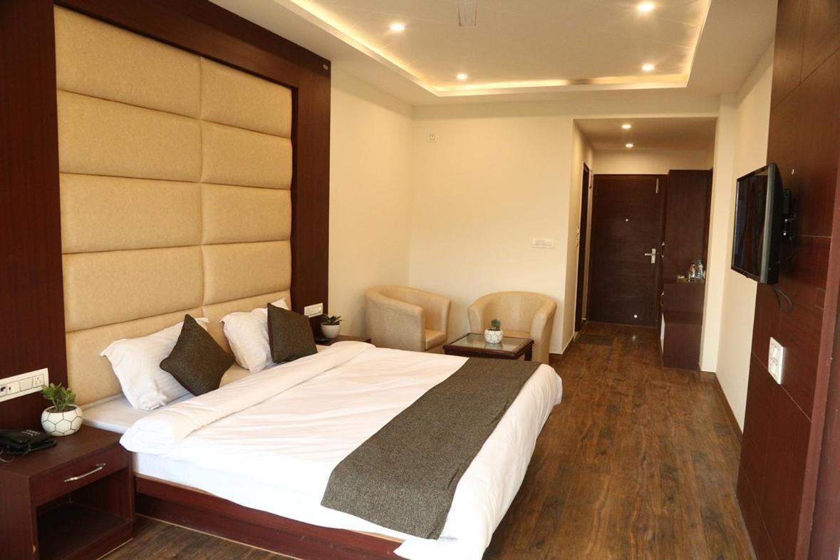 Hotel Shining Hills Mussoorie Exterior foto